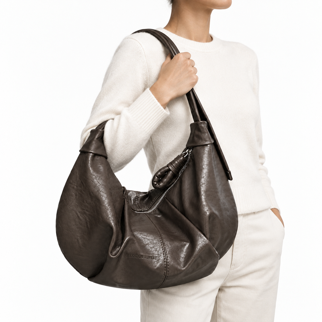 The Elodie Slouchy Hobo Bag - Coffee brown - carried model